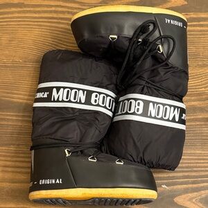 Moon Boots